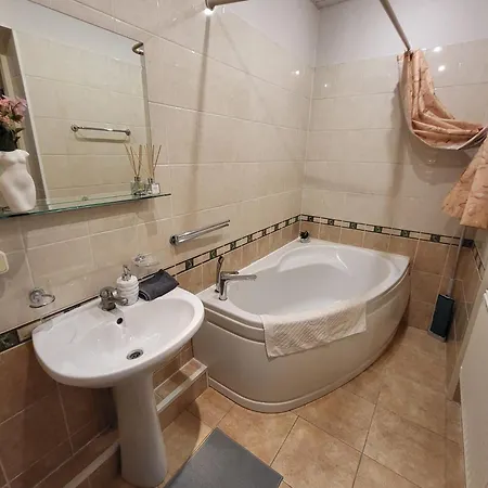 Cozy, Spacious Gertruda Self Chek In 20 Min To Old With Car 5 Min Apartment Riga